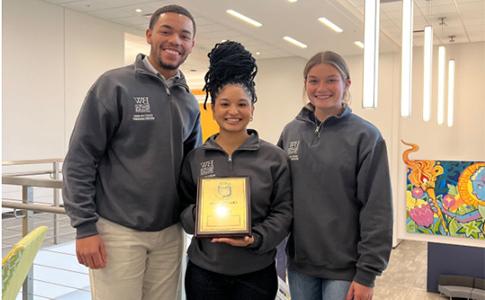 BW’s Ohio HR Games team (left to right) Christina Lafko, Caroline Binkley 和 Cole Thompson.